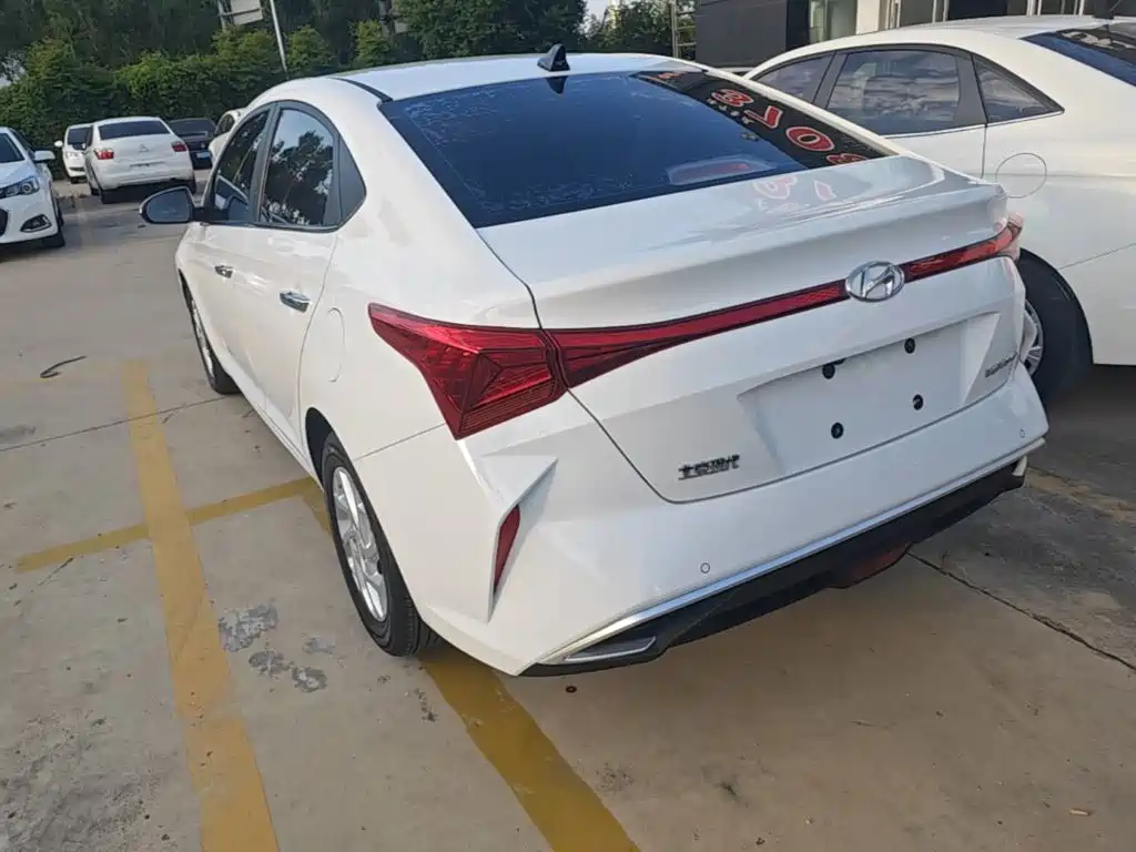Hyundai Verna — миниатюра 5