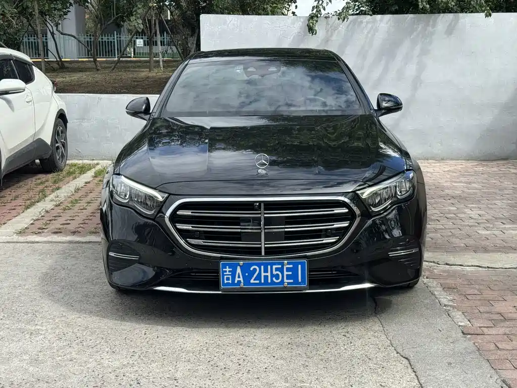 Mercedes-Benz E-Class — миниатюра 4