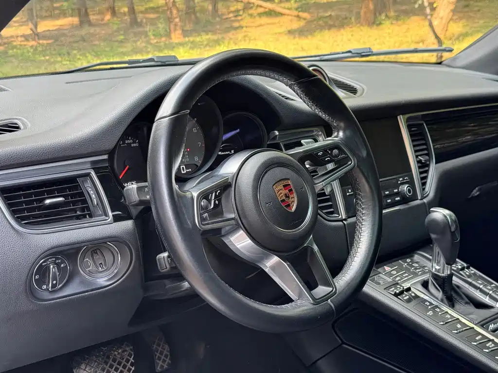 Porsche Macan — миниатюра 10