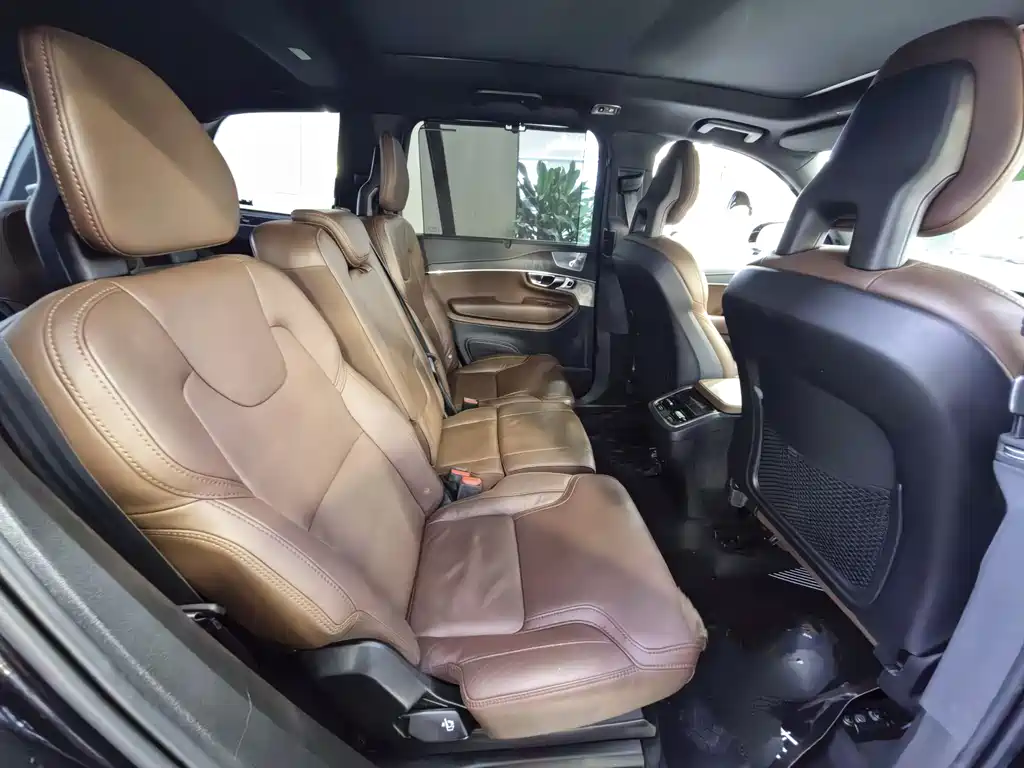 Volvo XC90 2021 B6 Luxury 7 мест
