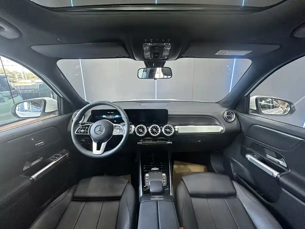 Mercedes-Benz GLB — миниатюра 9