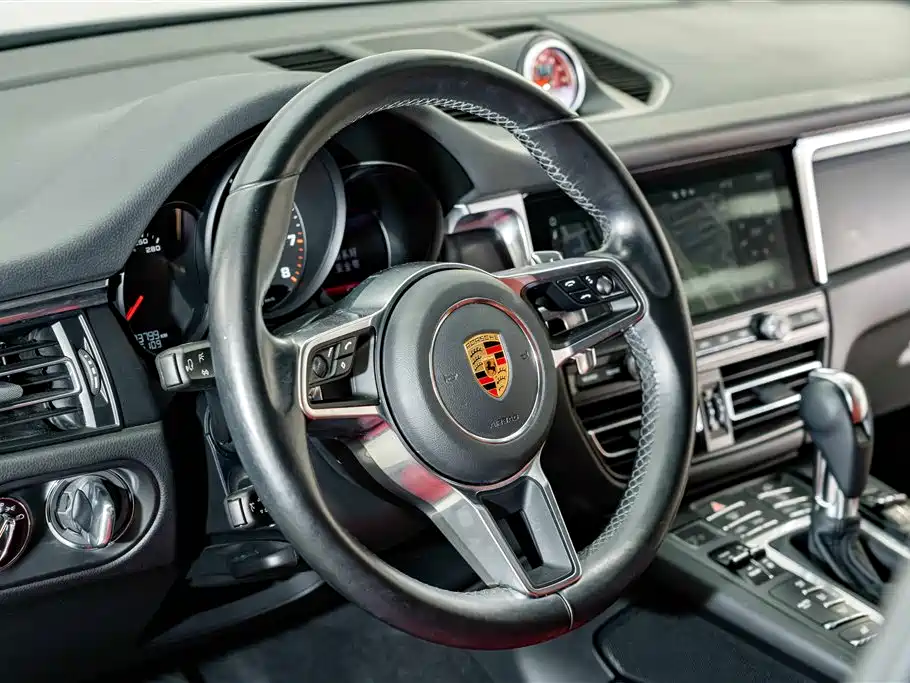 Porsche Macan — миниатюра 10