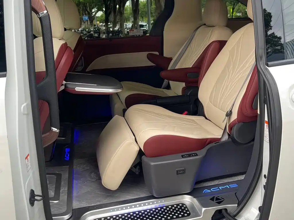 Toyota Granvia — миниатюра 14