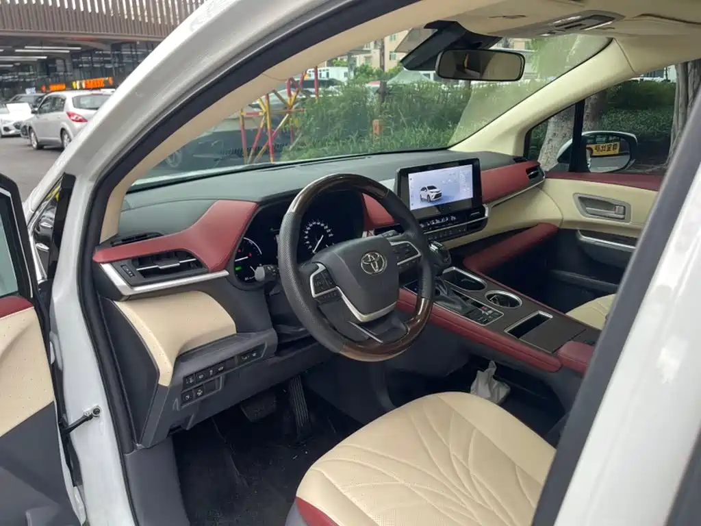 Toyota Granvia — миниатюра 10