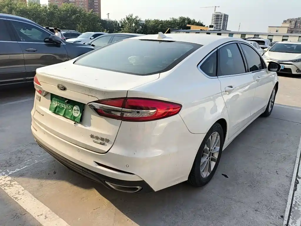 Ford Mondeo — миниатюра 7
