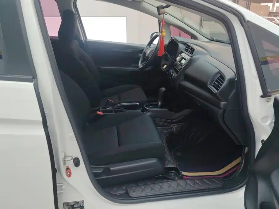 Honda Fit — миниатюра 8