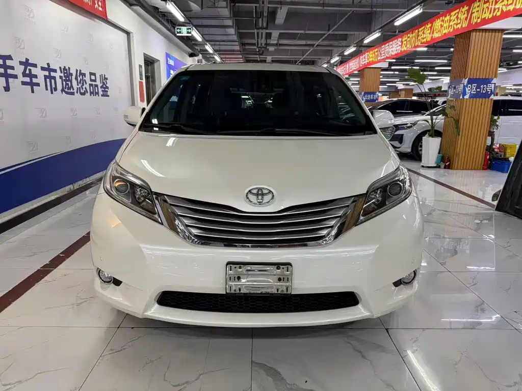 Toyota Sienna — миниатюра 3