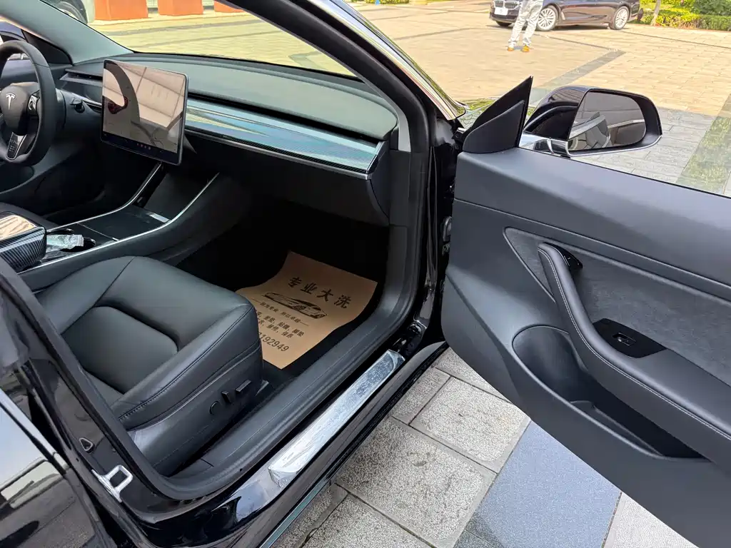 Tesla Model 3 — миниатюра 42