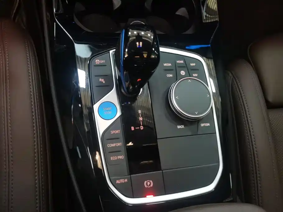 BMW iX3 — миниатюра 16