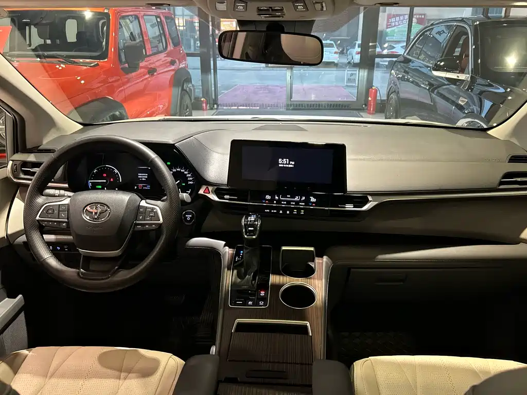 Toyota Granvia — миниатюра 24