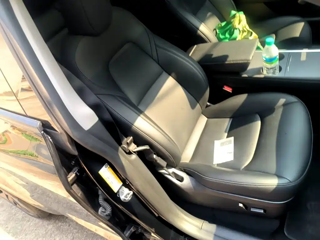 Tesla Model Y — миниатюра 25