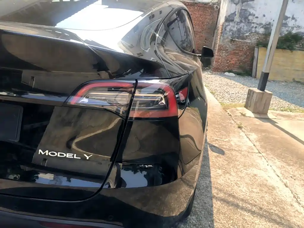 Tesla Model Y — миниатюра 8