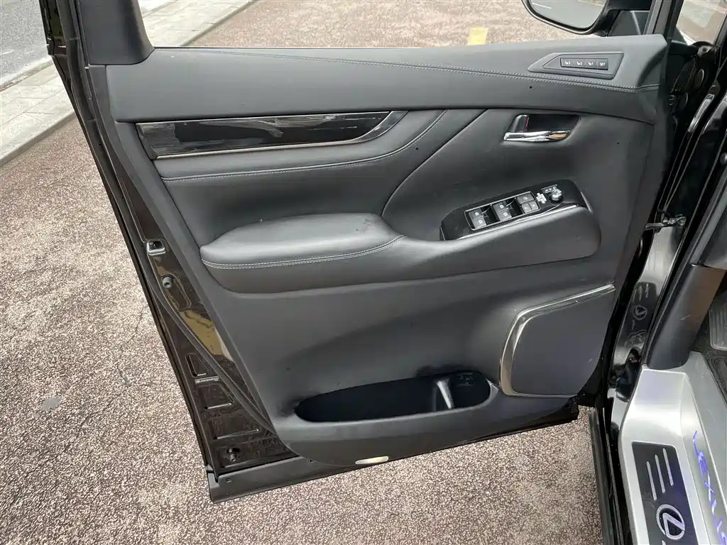 Toyota Alphard 2018 3.5L Luxury