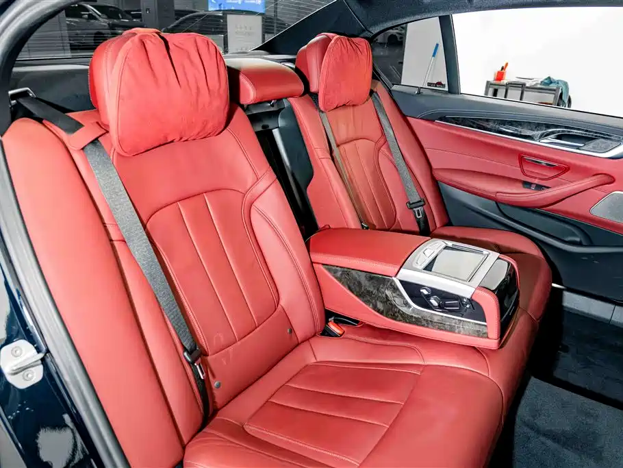 BMW 5 Series — миниатюра 24