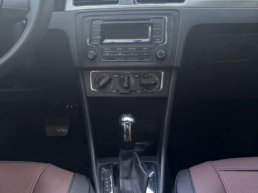Volkswagen Santana — миниатюра 7