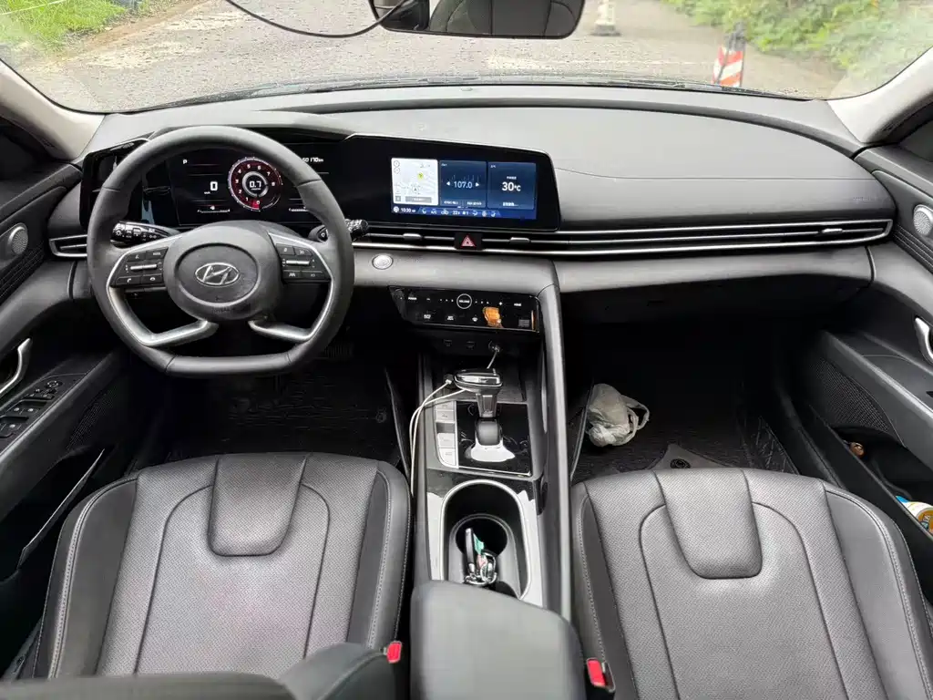 Hyundai Elantra — миниатюра 10