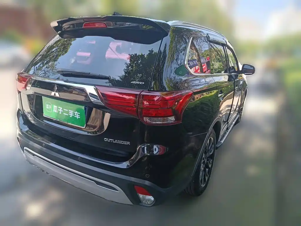 Mitsubishi Outlander — миниатюра 6