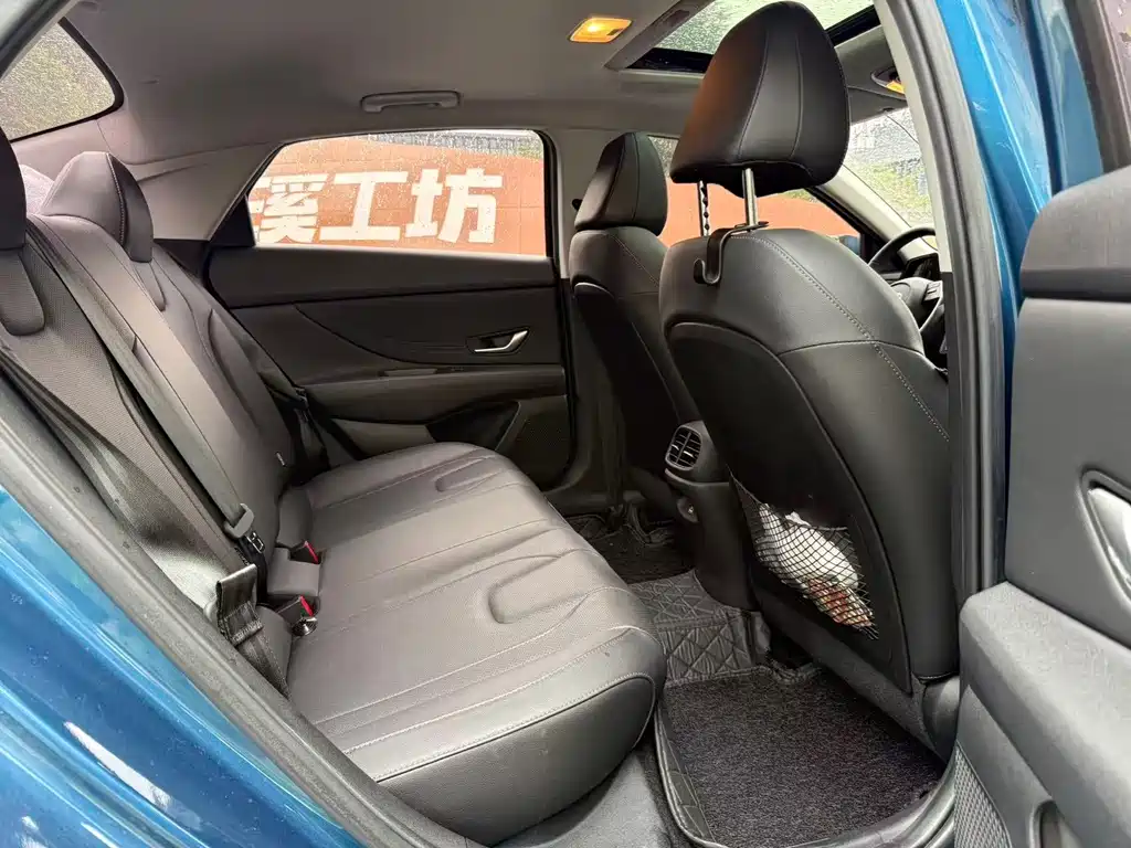 Hyundai Elantra — миниатюра 9