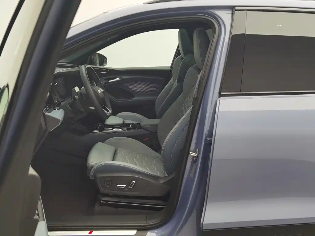 Audi Q6L e-tron — миниатюра 10