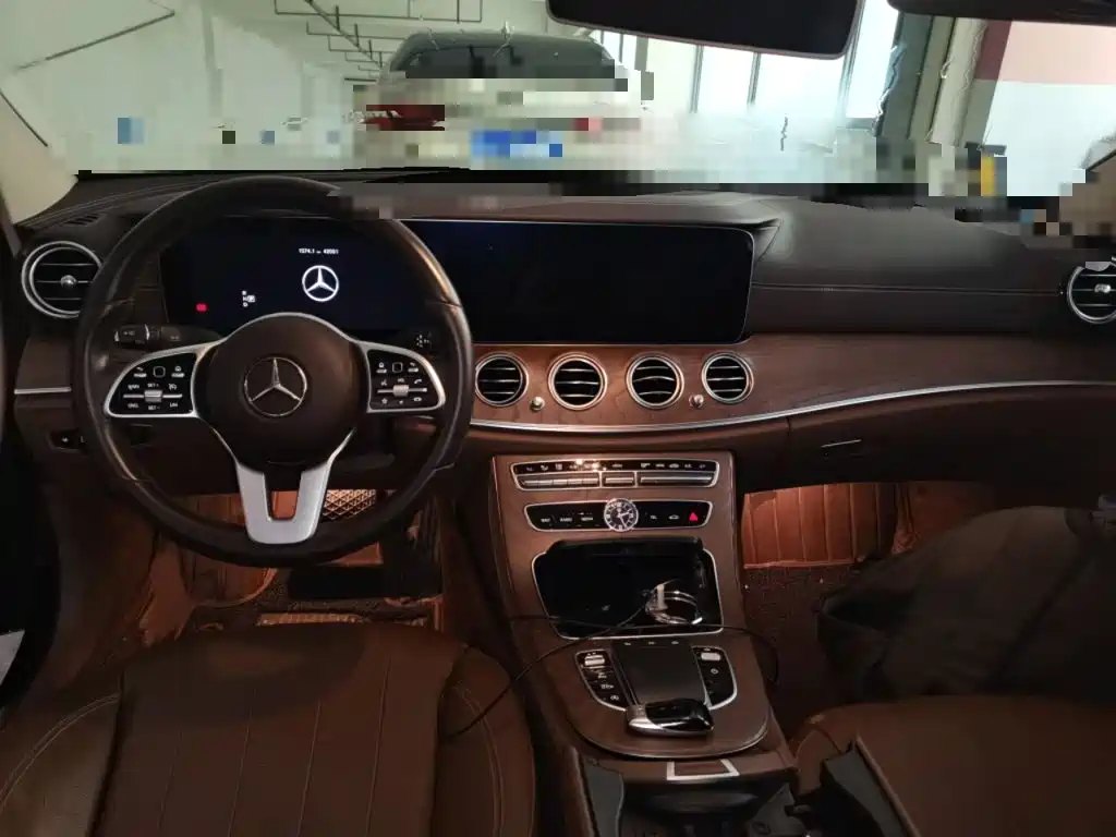 Mercedes-Benz E-Class — миниатюра 13