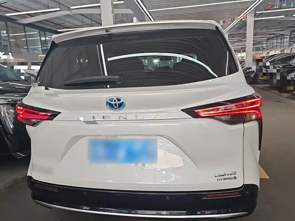 Toyota Sienna — миниатюра 6