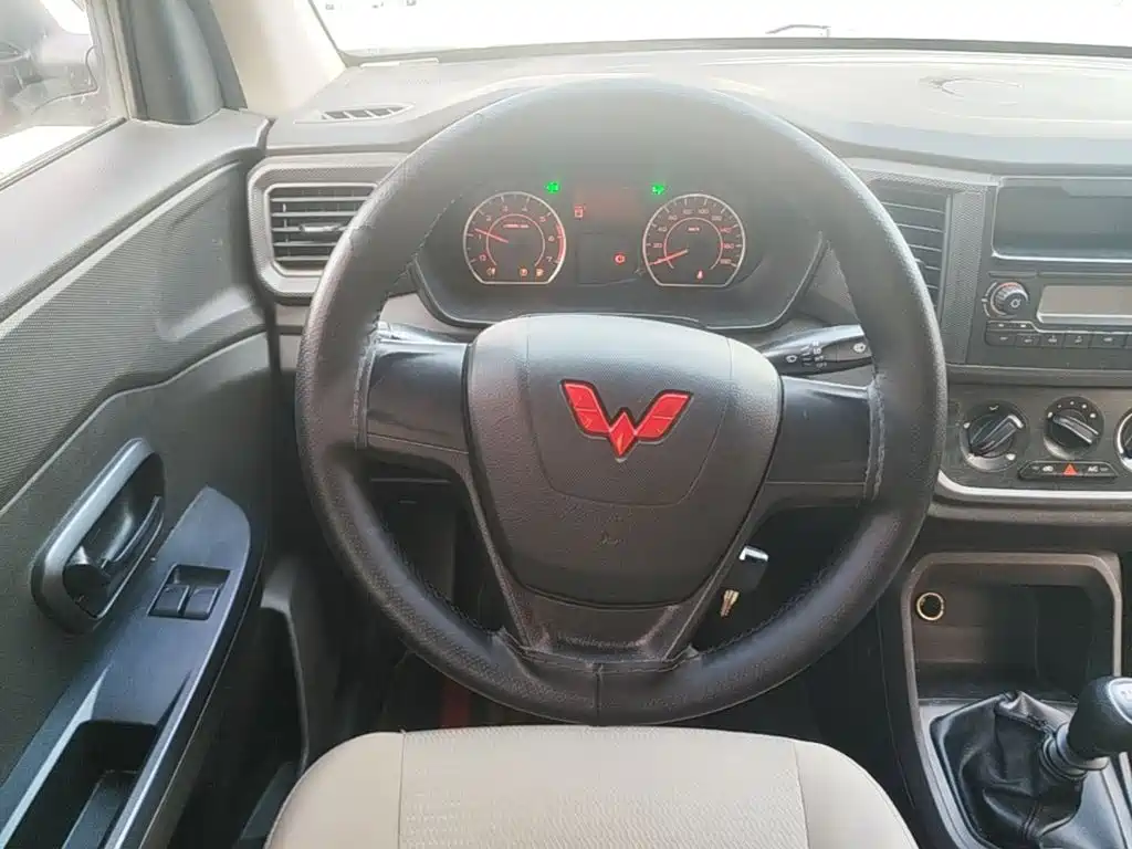 Wuling Hongguang V — миниатюра 11