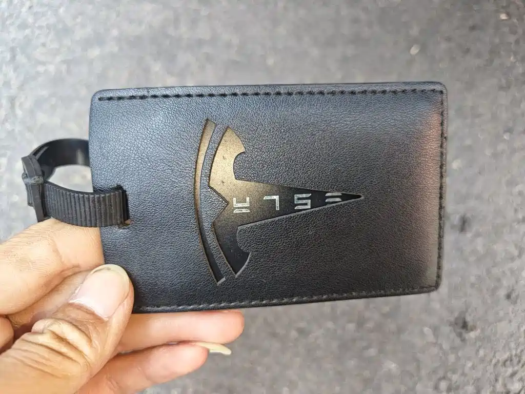Tesla Model Y — миниатюра 9