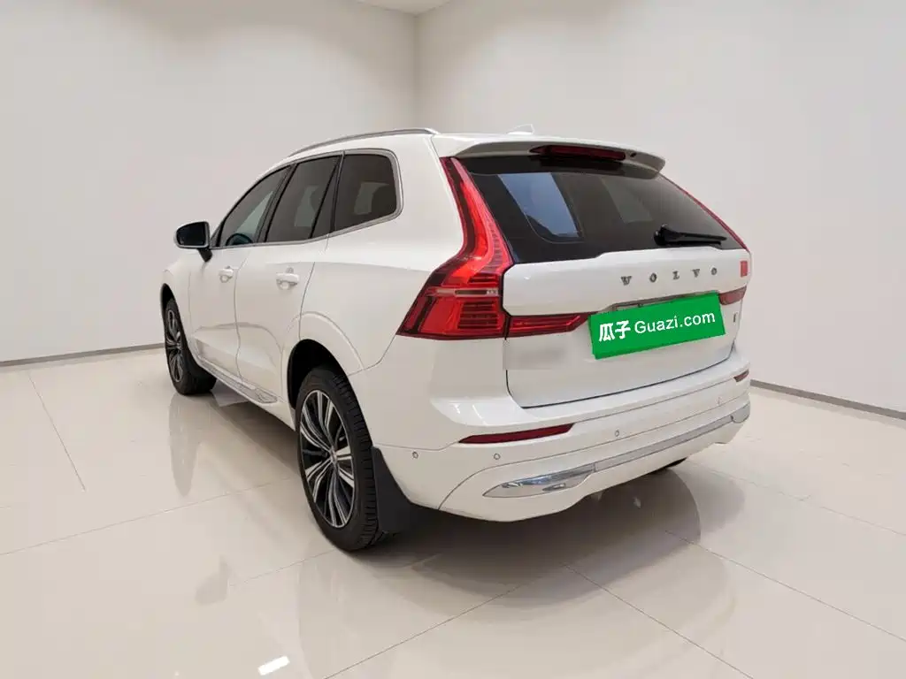 Volvo XC60 PHEV — миниатюра 4
