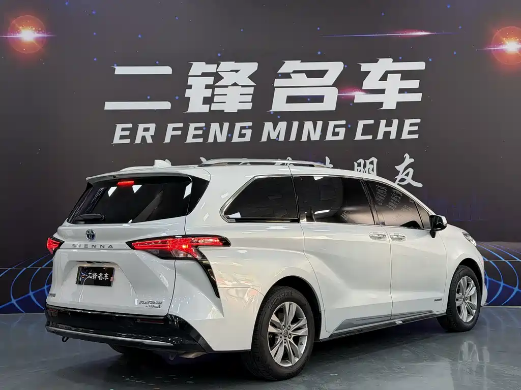 Toyota Sienna — миниатюра 4