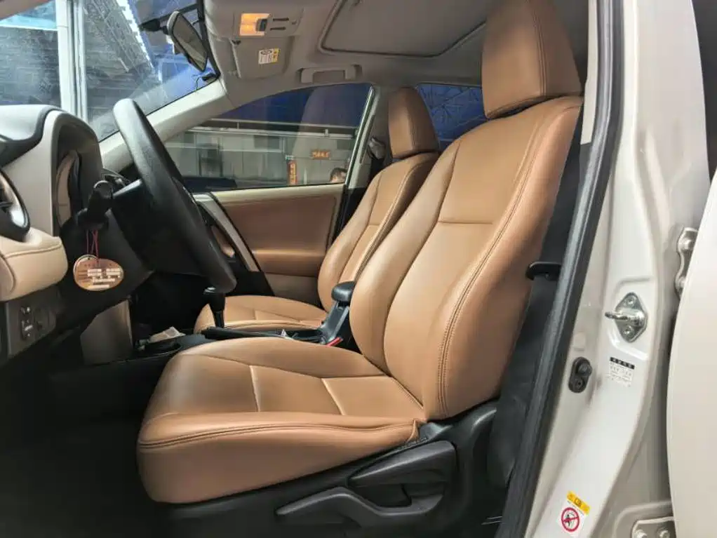 Toyota RAV4 — миниатюра 8
