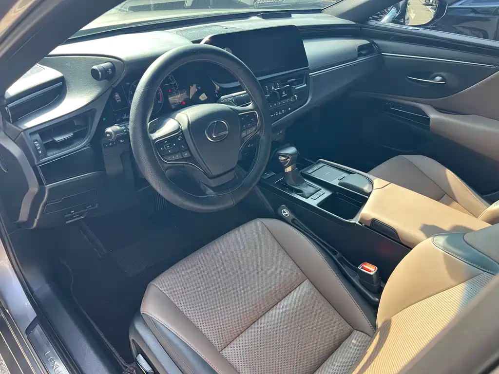 Lexus ES — миниатюра 11