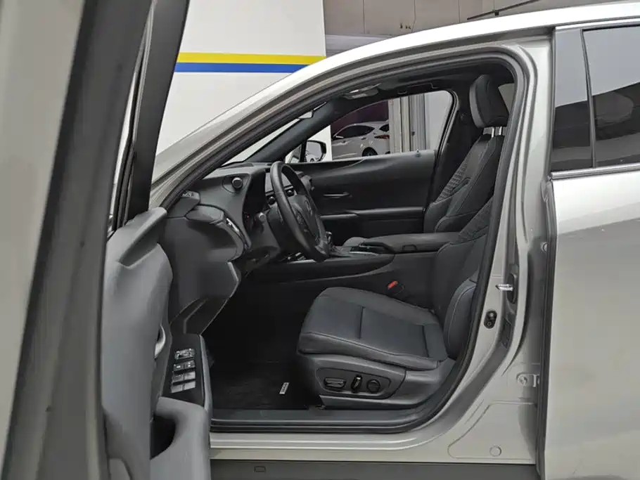 Lexus UX — миниатюра 9