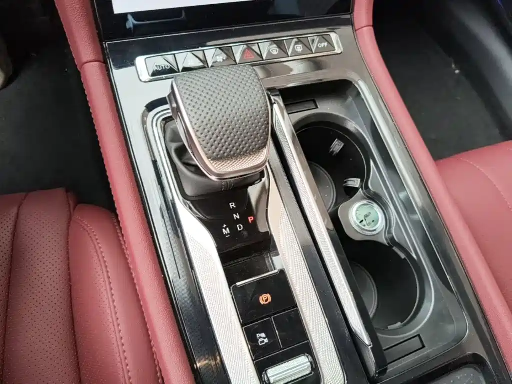 Hongqi H5 2025 2.0T AT