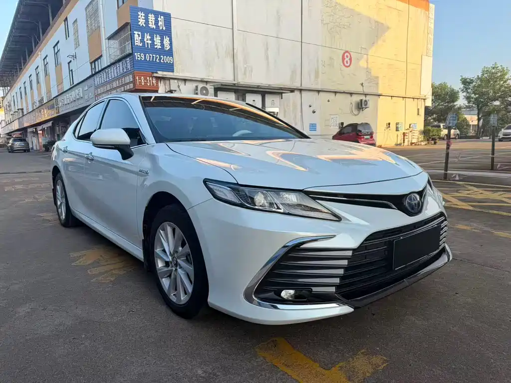 Toyota Camry - фото 3
