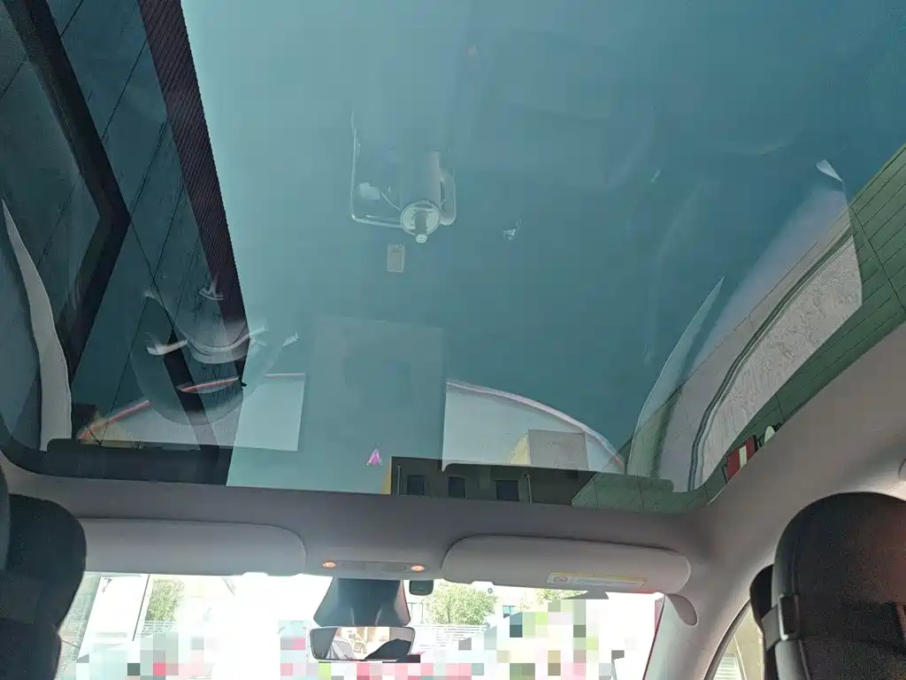 Tesla Model Y — миниатюра 19