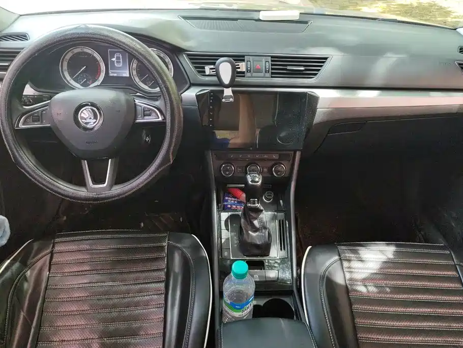 Skoda Superb — миниатюра 12