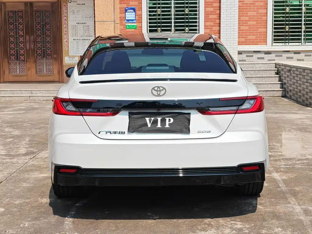 Toyota Camry — миниатюра 8