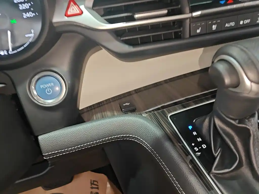 Toyota Sienna — миниатюра 9