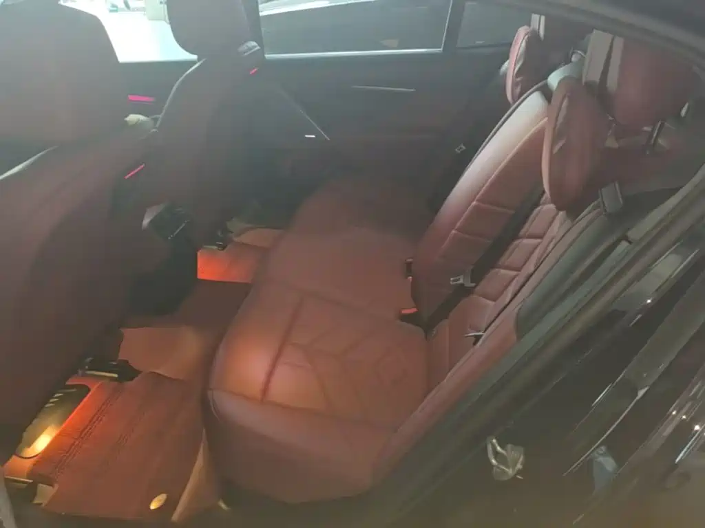 BMW 5 Series — миниатюра 17