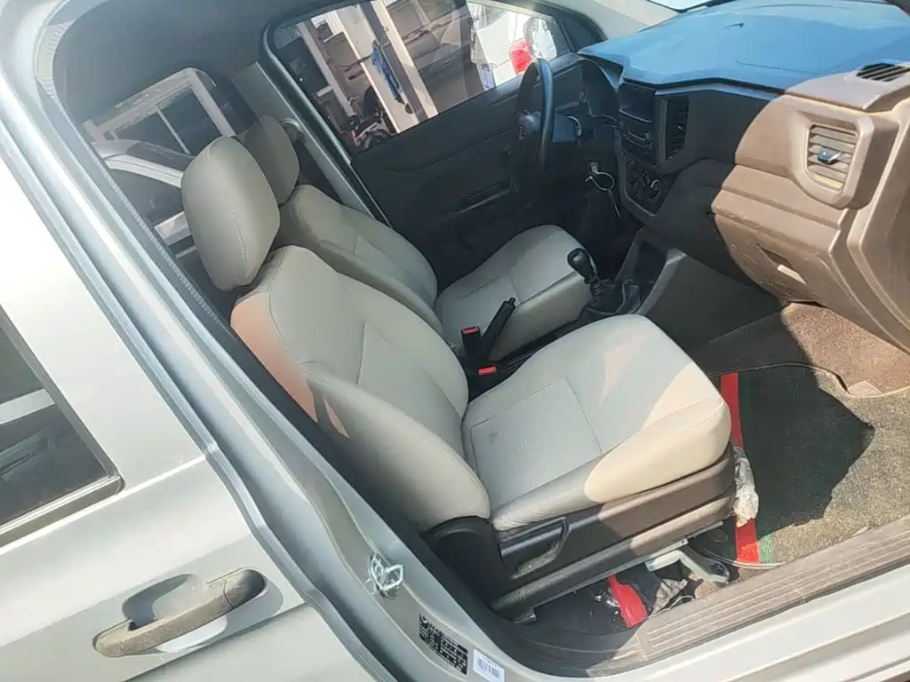 Wuling Hongguang V — миниатюра 25