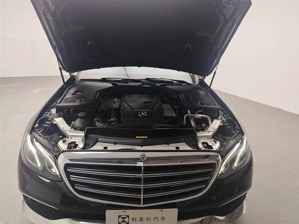 Mercedes-Benz E-Class — миниатюра 8