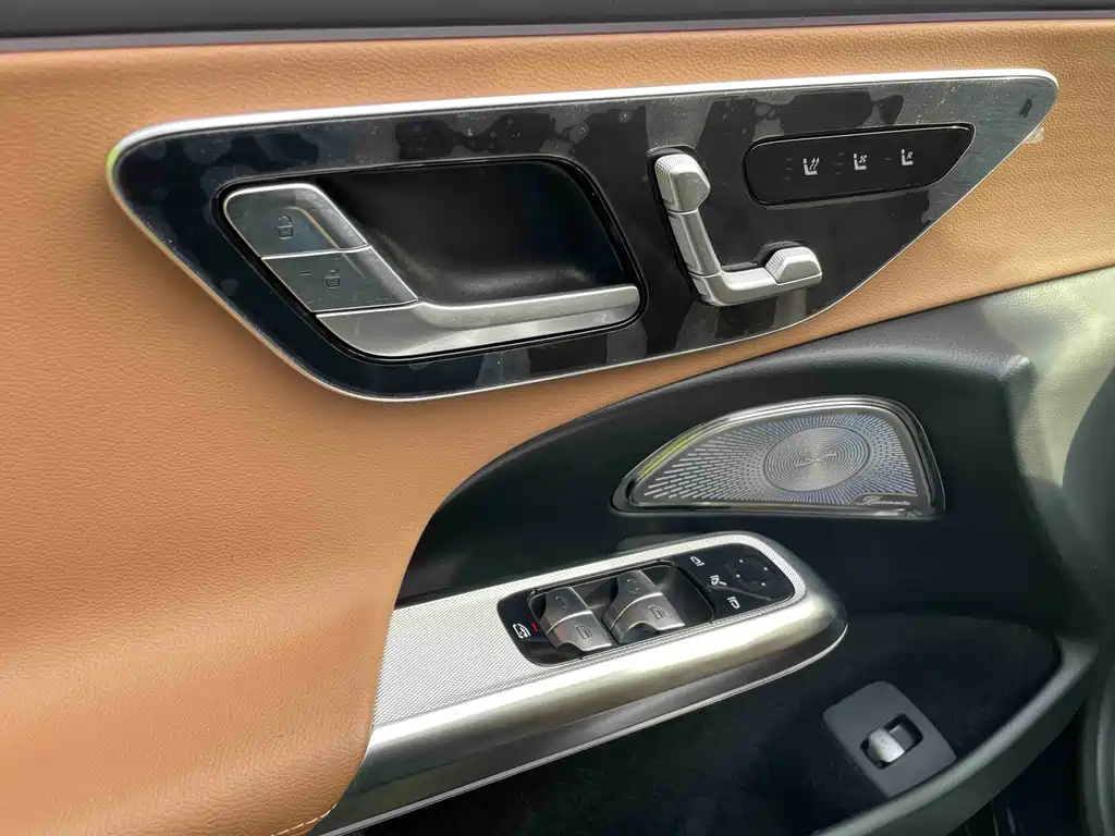 Mercedes-Benz E-Class — миниатюра 12