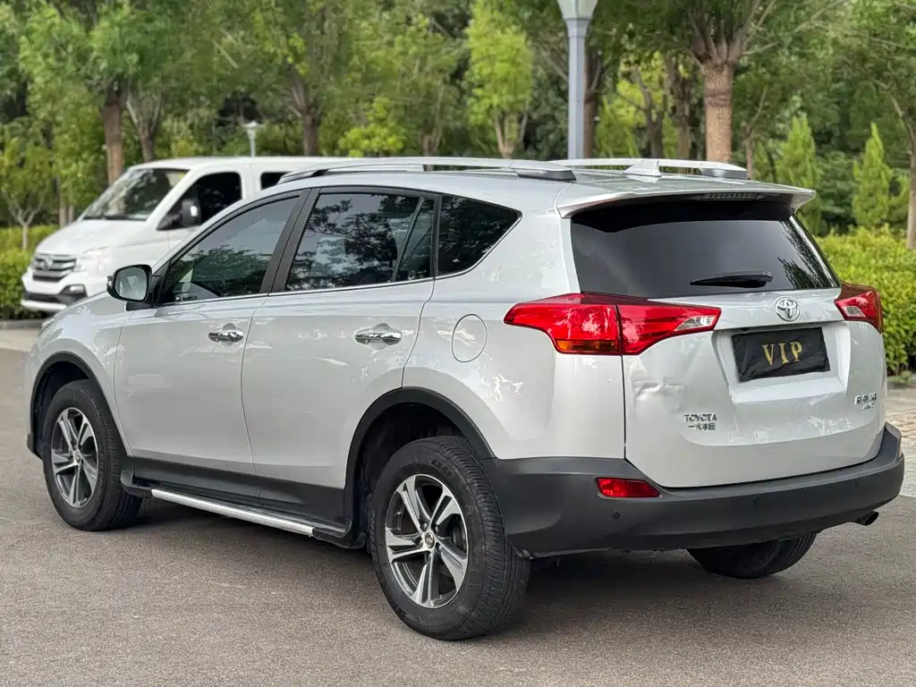 Toyota RAV4 — миниатюра 6