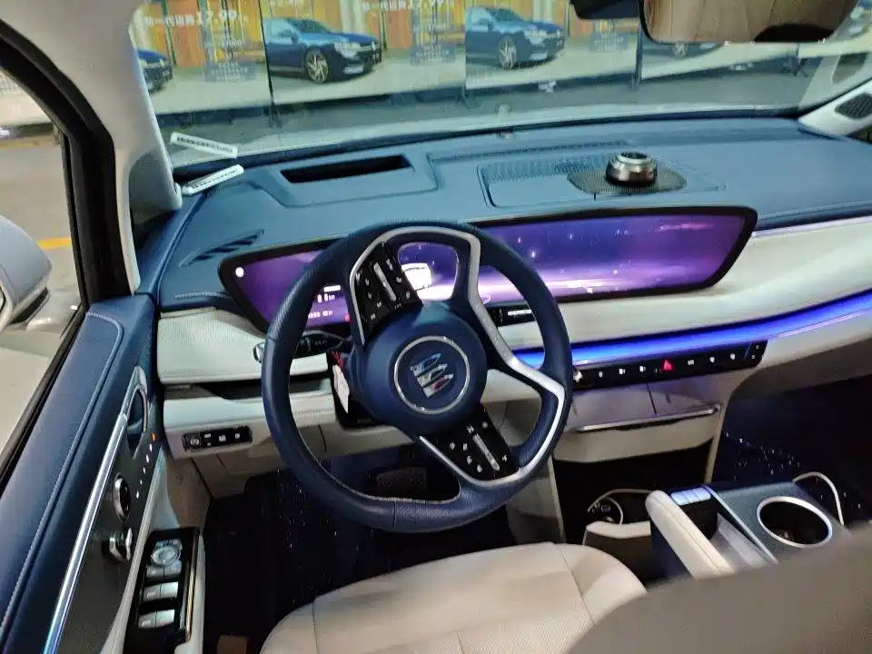 Buick GL8 Hybrid — миниатюра 8