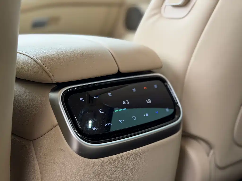 Aito M7 2024 1.5T Smart Drive Max 5 мест