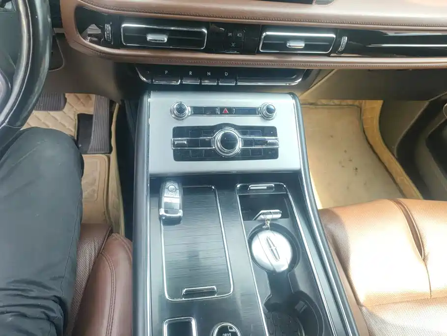Lincoln Aviator (Import) — миниатюра 16