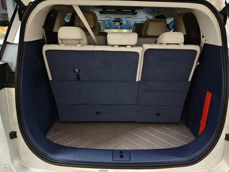 Buick GL8 Hybrid — миниатюра 4