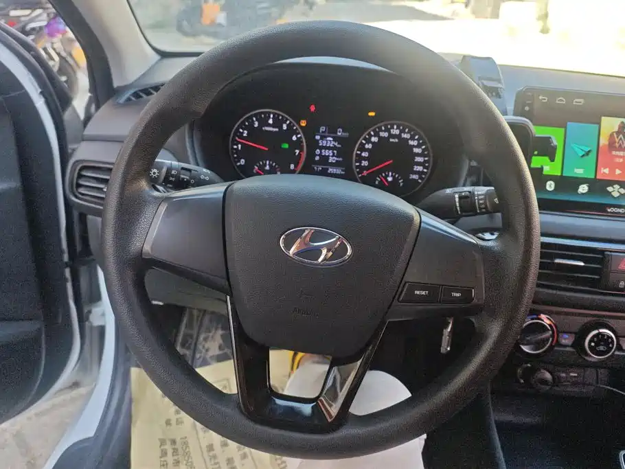 Hyundai Elantra — миниатюра 14