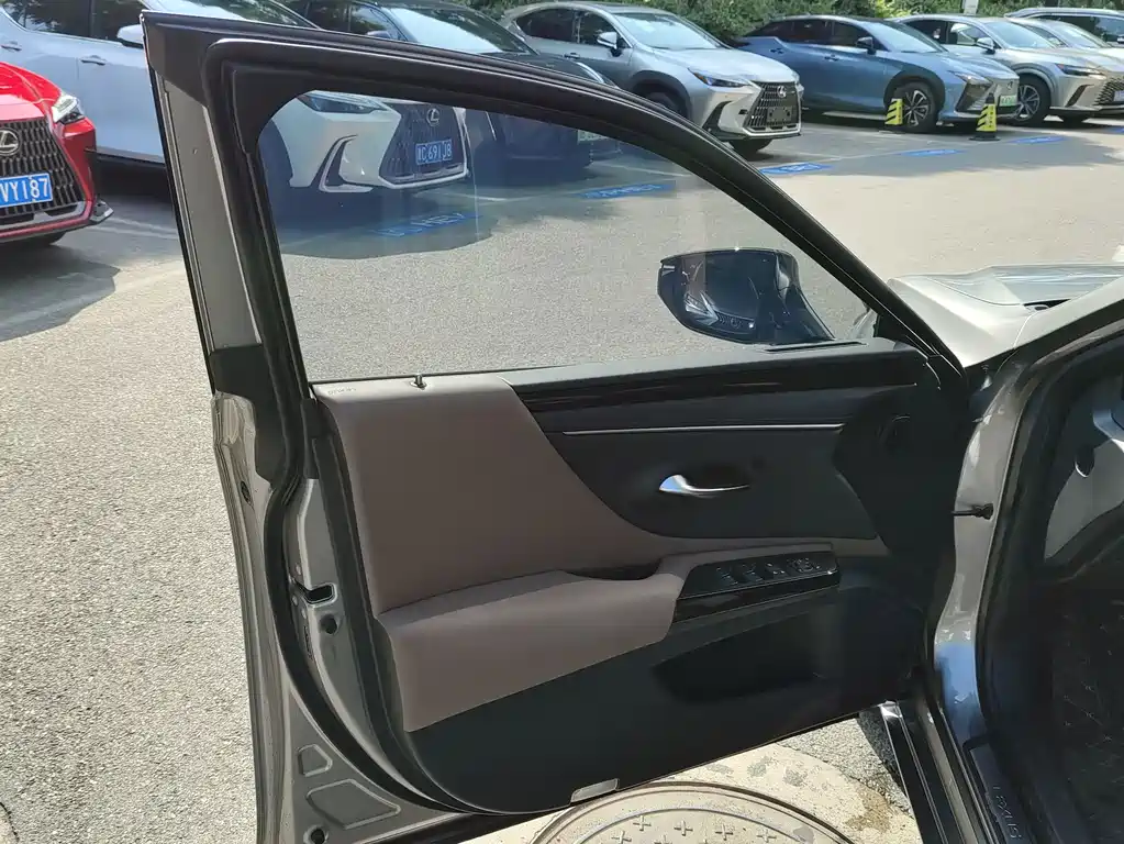 Lexus ES — миниатюра 7