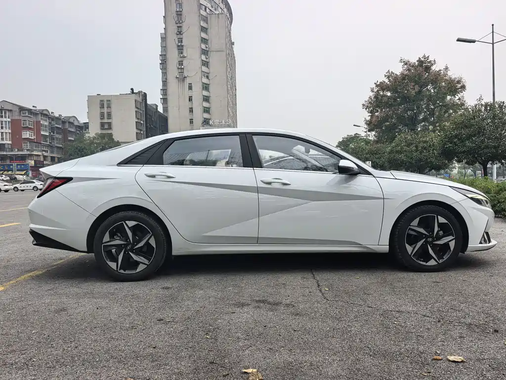Hyundai Elantra — миниатюра 4